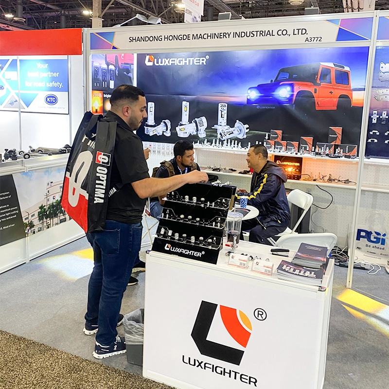 Reflektory LED LUXFIGHTER na targach Automotive Aftermarket Products Expo